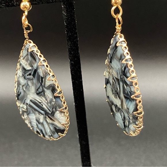 Marbled Lucite Teardrop Pierced Earrings - Picture 8 of 9